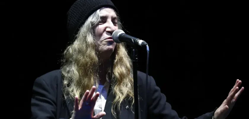 Patti Smith: el fuerte incidente en el escenario y su recuperación exitosa tras un desmayo