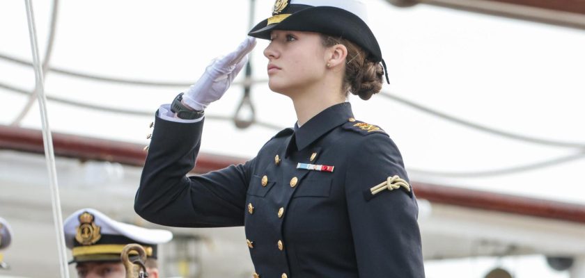 La emotiva despedida de la princesa Leonor: tradición y modernidad a bordo del Juan Sebastián de Elcano