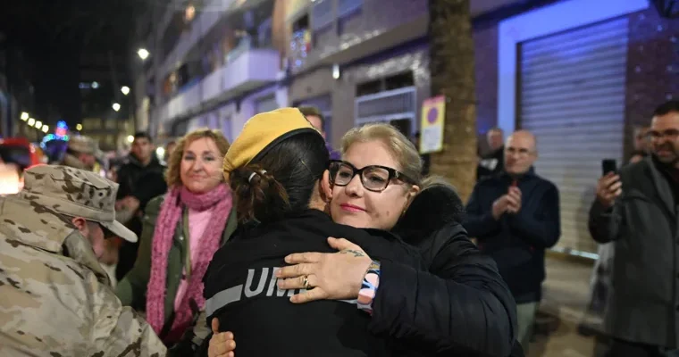 La magia de los Reyes Magos regresa a Paiporta tras la tragedia: un renacer en medio del barro