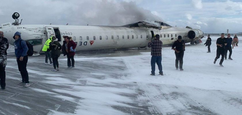 Terrible accidente aéreo en Toronto: al menos 18 heridos tras el vuelco de un avión de Delta