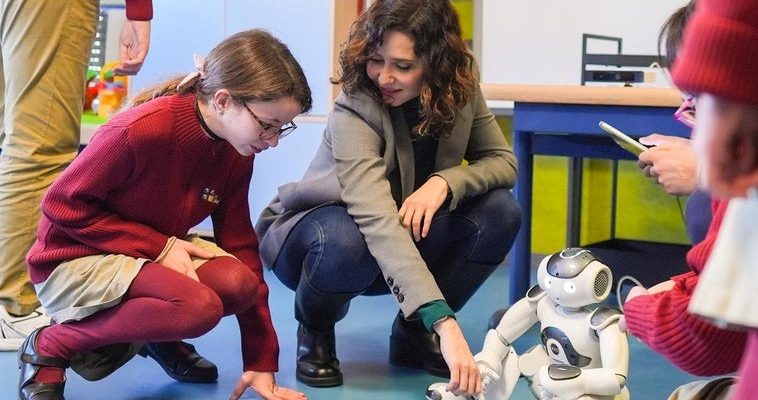 Innovador robot terapia: la historia de robic y el futuro de la rehabilitación infantil