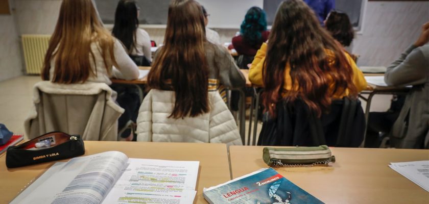 La literatura en las aulas: un viaje por el declive educativo y la vida de los lectores apasionados