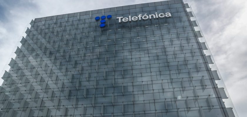 Telefónica completa la venta de su negocio en Argentina: implicaciones y futuro