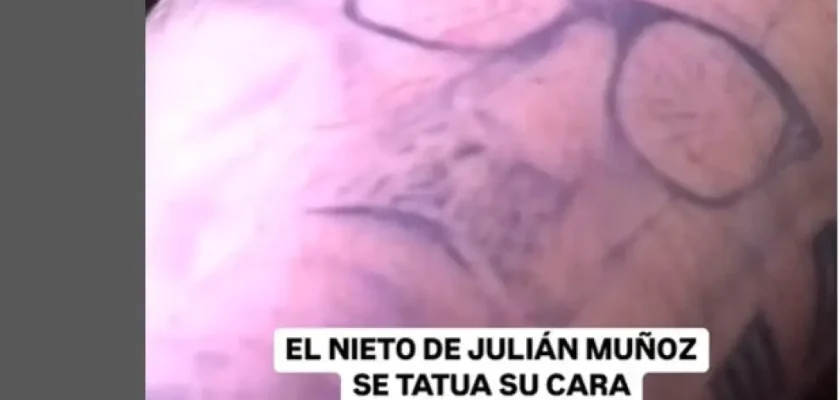 Fran Redondo rinde homenaje a su abuelo Julián Muñoz con un emotivo tatuaje