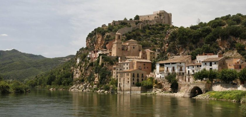 Descubre Miravet: un tesoro escondido en el corazón de Tarragona con historia y encanto