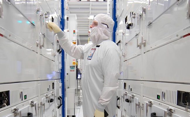 Intel y el futuro de los semiconductores: una carrera hacia la recuperación