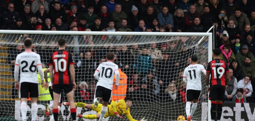 Mo Salah brilla y el Liverpool se aferra a la victoria en un polémico partido contra el Bournemouth