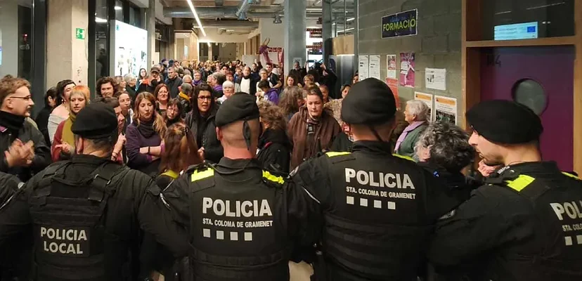 Polémica en Santa Coloma: Vox y la lucha por el espacio público en la conferencia sobre mujeres