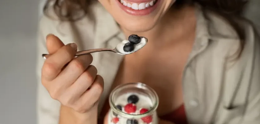 Nuevos hallazgos sobre el yogur: ¿puede reducir realmente el riesgo de cáncer de colon?