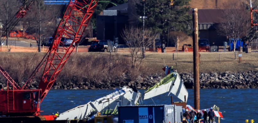 Trágico accidente aéreo en Washington: ¿qué sabemos hasta ahora sobre las víctimas y la recuperación?