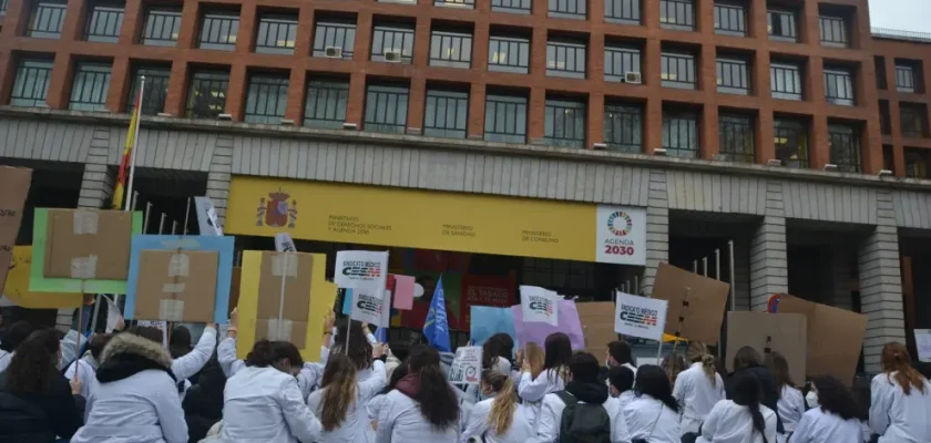 Protestas de médicos en España: un llamado urgente por mejores condiciones laborales