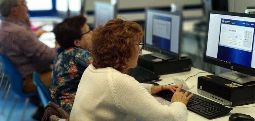 La soledad y escasez de recursos de las personas mayores en España: un llamado a la empatía y acción