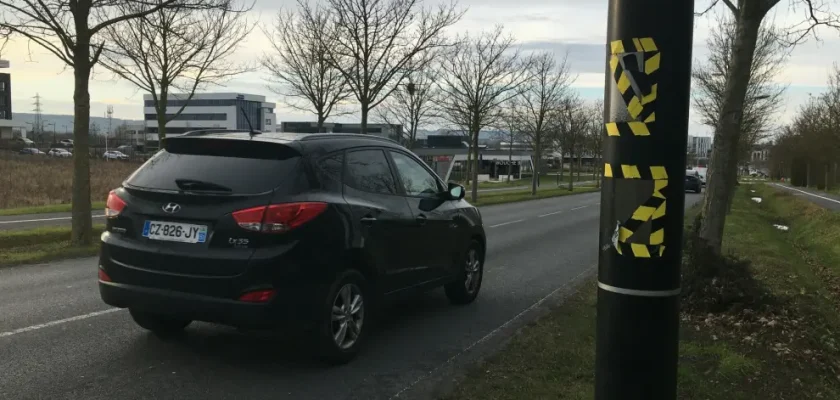 Francia sorprende con un radar falso que reduce la velocidad sin multas: la historia de Bezannes