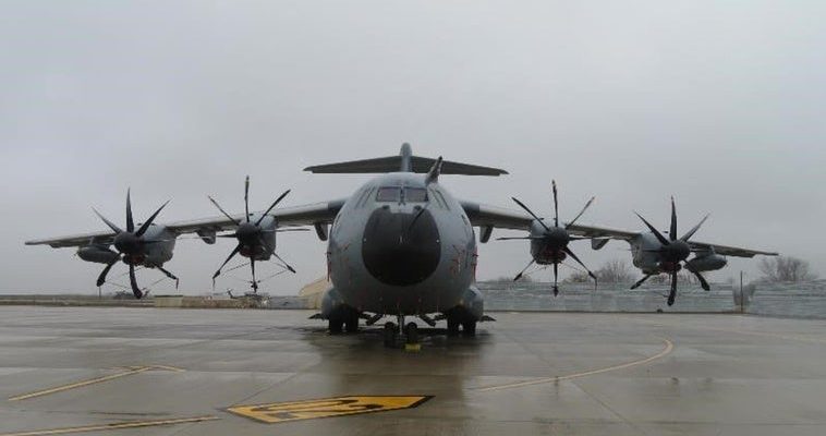 La clave del éxito en las misiones aéreas: el nuevo avión A400 y el destacamento 'Paznic'