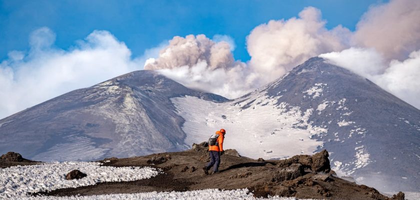 La fascinante y peligrosa atracción del volcán etna: turismo extremo y riesgos inesperados