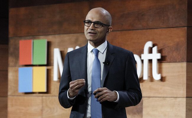 La visión de Satya Nadella sobre la inteligencia artificial y su impacto en la economía global