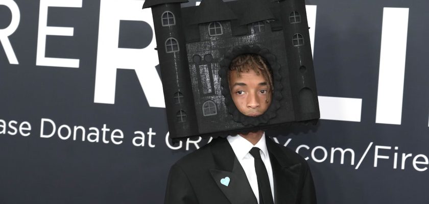 Jaden Smith y su llamativo tocado: el estilo único que roba miradas en los Grammy