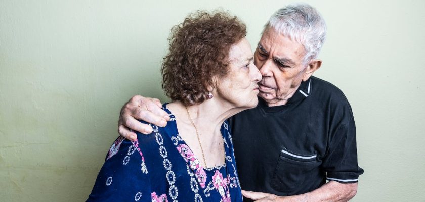 La emocionante historia de Desiderio y María: un amor inquebrantable en la lucha por la dignidad de las personas mayores