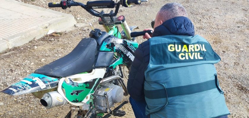 La increíble historia de un padre, su hijo y una motocicleta: ¿dónde se trazan los límites de la seguridad vial?