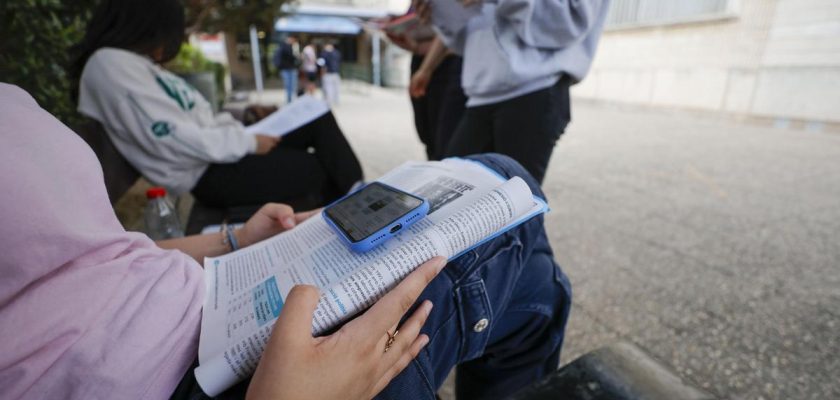 Las redes sociales como fuente de información para jóvenes en España: un análisis profundo