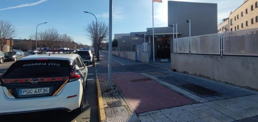 El curioso caso del repartidor de paquetería: ¿cómo un joven terminó detenido por un 'robo de identidades' en Azuqueca de Henares?