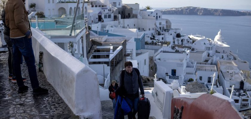 Santorini en crisis: evacuaciones masivas ante el temor a un gran terremoto