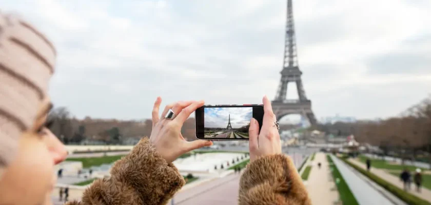 Torre Eiffel presenta un puente colgante temporal: una experiencia vertiginosa que no te querrás perder