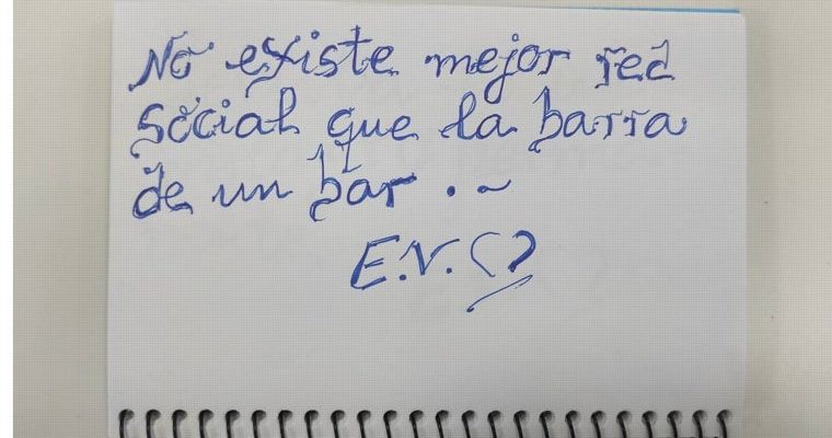 La barra del bar: el verdadero corazón de la socialización en la era digital