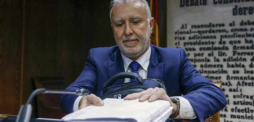 El enredo de Ángel Víctor Torres: la defensa de un ministro en el ojo del huracán