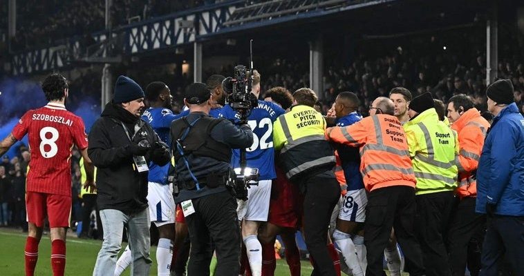 El último derbi de Merseyside en Goodison Park: Un adiós emotivo con polémica