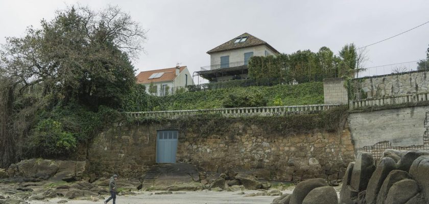 Controversia en la costa gallega: Alberto Núñez Feijóo y la batalla por su jardín frente al mar