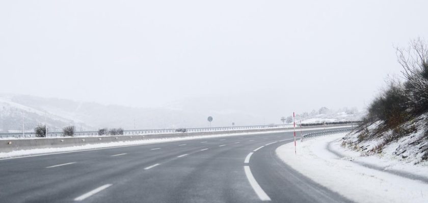 Invierno y carreteras: el uso de sal, carretera de doble filo entre seguridad y medioambiente