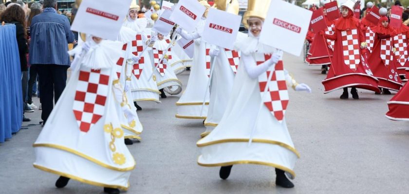 La tradicional cabalgata del ninot de Valencia se aplaza: lo que debes saber