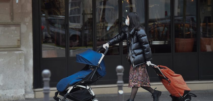 Brechas de género en bienestar emocional: el enigma de la felicidad femenina