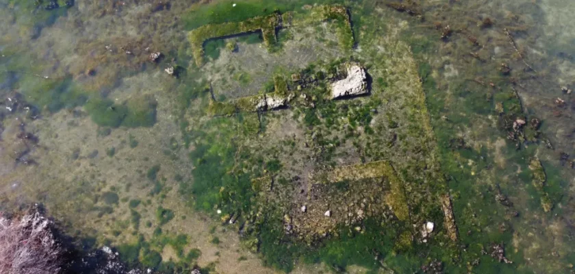 Sorprendente hallazgo en Nápoles: emergen ruinas romanas bajo el lago Fusaro