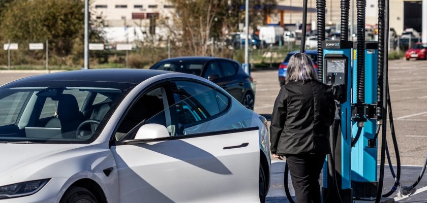 El crecimiento imparable de los coches eléctricos en España: un análisis de tendencias y desafíos actuales