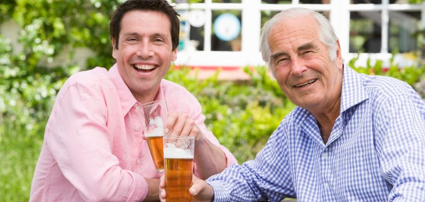 Las mejores jarras de cerveza para regalar en el Día del Padre: celebrando a papás cerveceros