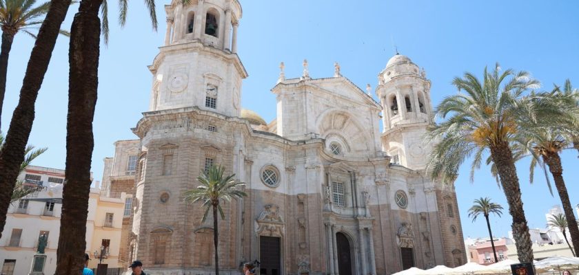 Descubre la riqueza histórica y cultural de Cádiz: el tesoro de España