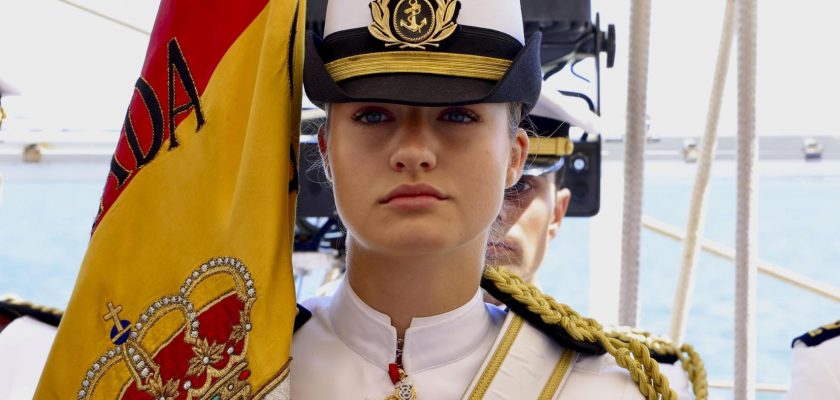 La ceremonia de la bandera de la princesa Leonor: Un hito en su travesía por América