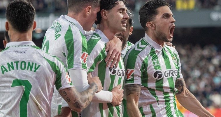 El emocionante encuentro entre el real betis y el real madrid: una victoria que se hace historia en la liga