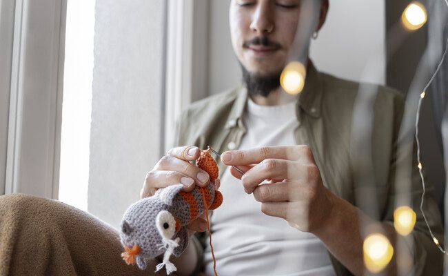 Coser y tejer: la sorprendente terapia que transforma tu mente y tu vida