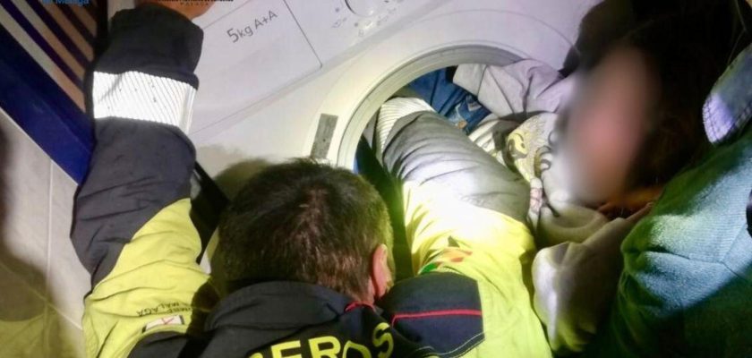 Increíble rescate en Torre del Mar: niña atrapada en una lavadora y la lección que todos debemos aprender