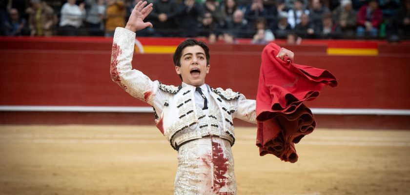 La feria de Fallas: el debut de novilleros y la búsqueda de la gloria en la tradición taurina