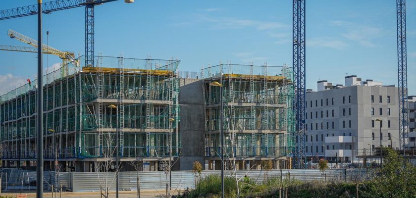 Andalucía se lanza a la construcción: 20.000 pisos protegidos en cinco años, ¿éxito o ilusión?