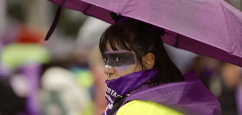 La lluvia no frena la lucha: el impacto climático en el Día Internacional de la Mujer en Andalucía