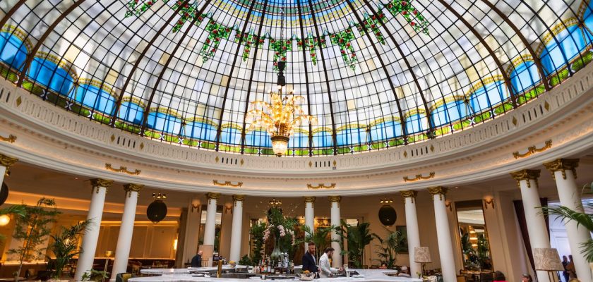 La renovada historia del hotel Palace de Madrid: un viaje entre lujo y legado cultural