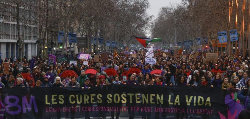 Miles de voces se alzan en Barcelona el 8M: la lucha feminista cobra fuerza