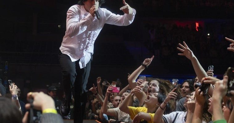 Carolina Durante conquista el Movistar Arena: el rock no ha muerto, ¡viva el punk!