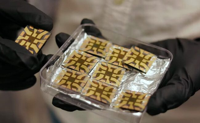 Nuevos avances en las células solares de perovskita: Titanio y eficiencia para un futuro más brillante