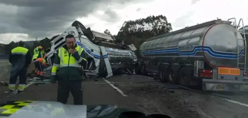 Dramático vuelco de un camión cisterna deja cascada de leche en la A-8